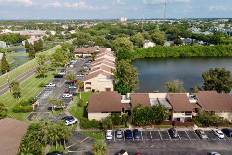 Condo in Saint Petersburg, Florida, 2 bedrooms  № 1372917 - photo 2