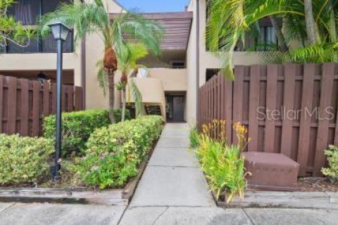 Condo in Saint Petersburg, Florida, 2 bedrooms  № 1372917 - photo 1