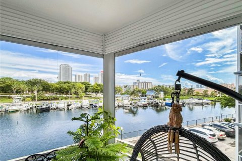 Condo in Hallandale Beach, Florida, 1 bedroom  № 1372867 - photo 16