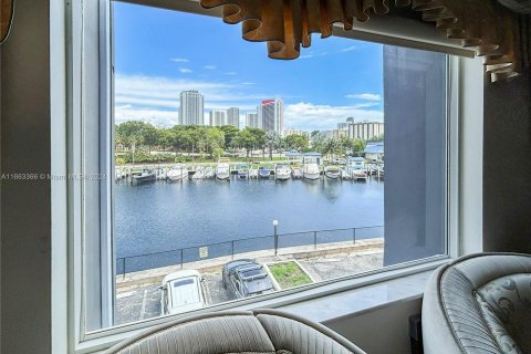 Copropriété à vendre à Hallandale Beach, Floride: 1 chambre, 78.97 m2 № 1372867 - photo 13