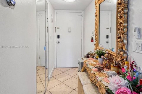 Copropriété à vendre à Hallandale Beach, Floride: 1 chambre, 78.97 m2 № 1372867 - photo 26