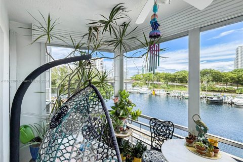 Copropriété à vendre à Hallandale Beach, Floride: 1 chambre, 78.97 m2 № 1372867 - photo 15