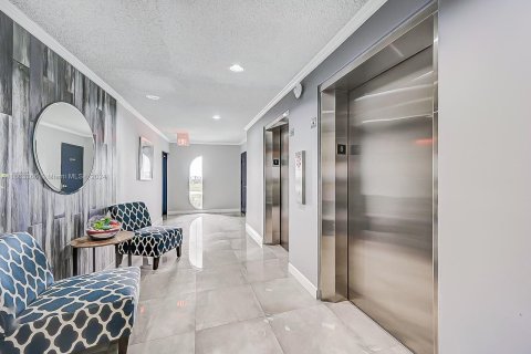 Copropriété à vendre à Hallandale Beach, Floride: 1 chambre, 78.97 m2 № 1372867 - photo 1