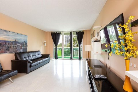 Condo in Sunny Isles Beach, Florida, 1 bedroom  № 1372865 - photo 12