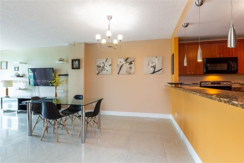 Copropriété à vendre à Sunny Isles Beach, Floride: 1 chambre, 93.37 m2 № 1372865 - photo 10