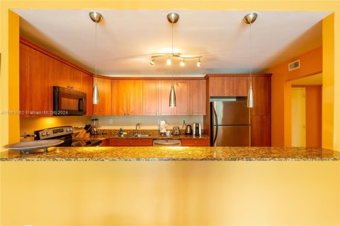 Condo in Sunny Isles Beach, Florida, 1 bedroom  № 1372865 - photo 19