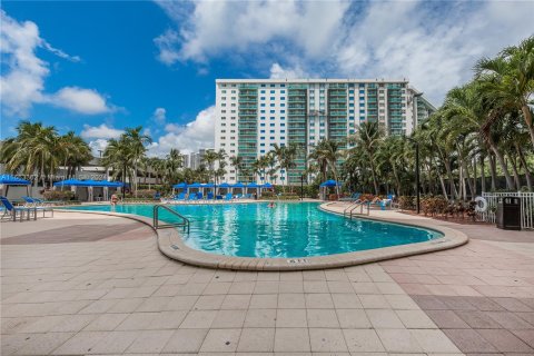 Copropriété à vendre à Sunny Isles Beach, Floride: 1 chambre, 93.37 m2 № 1372865 - photo 1