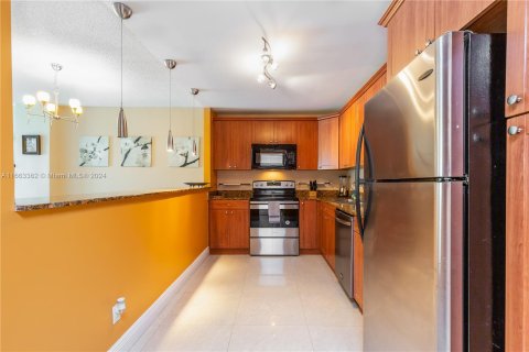 Condo in Sunny Isles Beach, Florida, 1 bedroom  № 1372865 - photo 9