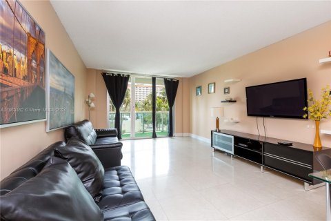 Condo in Sunny Isles Beach, Florida, 1 bedroom  № 1372865 - photo 13