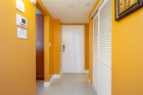 Condo in Sunny Isles Beach, Florida, 1 bedroom  № 1372865 - photo 21