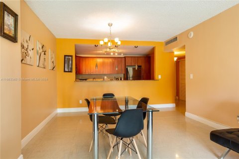 Condo in Sunny Isles Beach, Florida, 1 bedroom  № 1372865 - photo 18