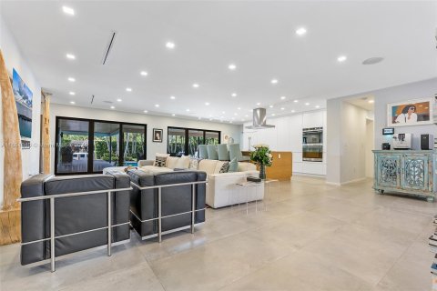 Villa ou maison à vendre à North Miami, Floride: 5 chambres, 282.24 m2 № 1377098 - photo 6