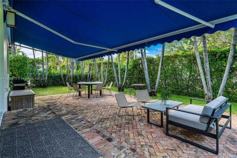 House in Coral Gables, Florida 3 bedrooms, 150.13 sq.m. № 1241117 - photo 28