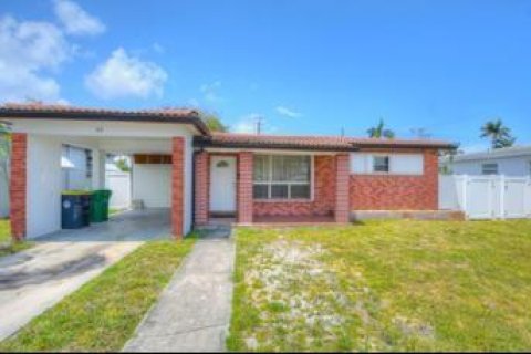 Casa en venta en Dania Beach, Florida, 3 dormitorios, 153.66 m2 № 1230323 - foto 1