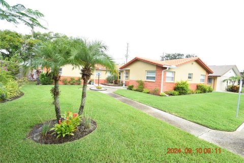 Apartamento en alquiler en Clearwater, Florida, 2 dormitorios, 98.1 m2 № 1359156 - foto 2