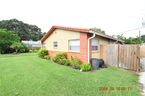 Apartamento en alquiler en Clearwater, Florida, 2 dormitorios, 98.1 m2 № 1359156 - foto 3