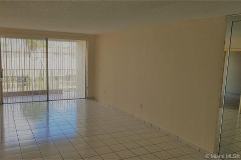 Copropriété à vendre à North Miami Beach, Floride: 1 chambre, 66.15 m2 № 1060639 - photo 5