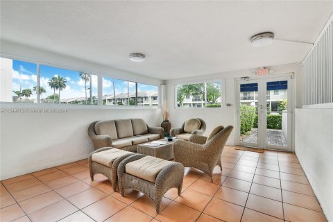 Condominio en venta en North Miami Beach, Florida, 1 dormitorio, 66.15 m2 № 1060639 - foto 3