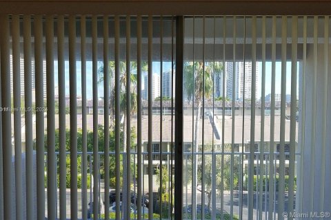 Condominio en venta en North Miami Beach, Florida, 1 dormitorio, 66.15 m2 № 1060639 - foto 7