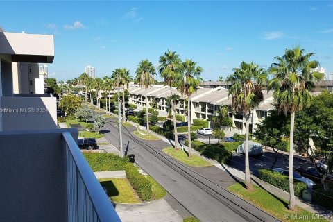Condominio en venta en North Miami Beach, Florida, 1 dormitorio, 66.15 m2 № 1060639 - foto 10