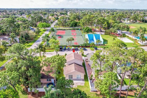 House in West Palm Beach, Florida 3 bedrooms, 193.33 sq.m. № 1061119 - photo 2