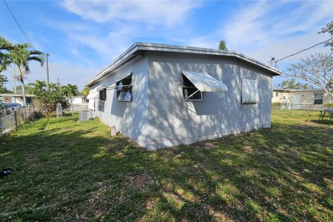 House in Fort Lauderdale, Florida 4 bedrooms, 100.8 sq.m. № 1017732 - photo 21