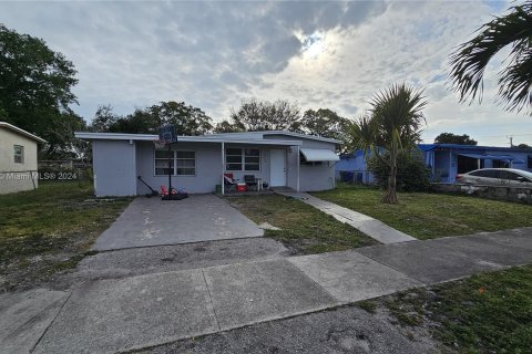 Casa en venta en Fort Lauderdale, Florida, 4 dormitorios, 100.8 m2 № 1017732 - foto 2