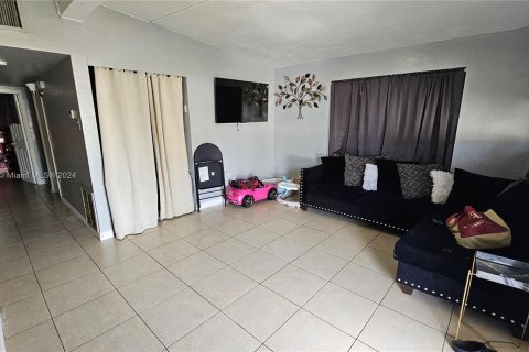 Villa ou maison à vendre à Fort Lauderdale, Floride: 4 chambres, 100.8 m2 № 1017732 - photo 3