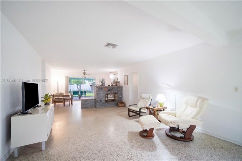 Villa ou maison à vendre à Cutler Bay, Floride: 3 chambres, 111.11 m2 № 1353759 - photo 4