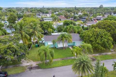 House in Cutler Bay, Florida 3 bedrooms, 111.11 sq.m. № 1353759 - photo 24