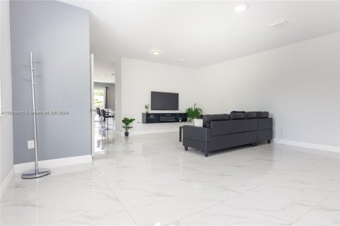 Townhouse in Miami, Florida 4 bedrooms, 394.65 sq.m. № 1353802 - photo 3