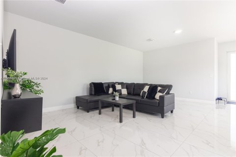 Townhouse in Miami, Florida 4 bedrooms, 394.65 sq.m. № 1353802 - photo 4