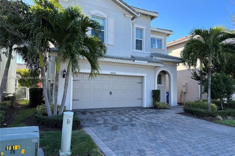 House in Hollywood, Florida 3 bedrooms, 174.75 sq.m. № 1021761 - photo 2
