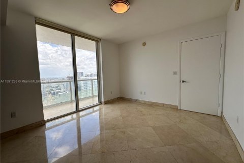 Condo in Miami, Florida, 1 bedroom  № 1292585 - photo 15