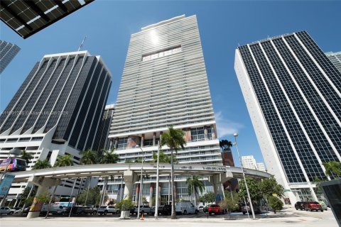 Condo in Miami, Florida, 1 bedroom  № 1292585 - photo 1