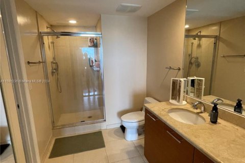 Condo in Miami, Florida, 1 bedroom  № 1292585 - photo 11