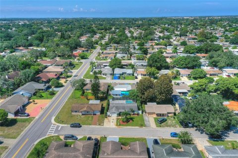 House in Port Richey, Florida 2 bedrooms, 91.6 sq.m. № 1374420 - photo 12