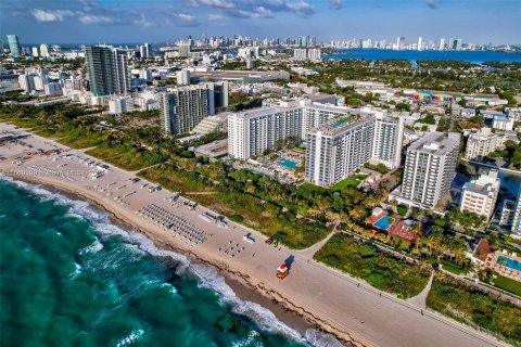 Condo in Miami Beach, Florida, 1 bedroom  № 1388018 - photo 30