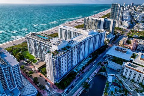 Condo in Miami Beach, Florida, 1 bedroom  № 1388018 - photo 24