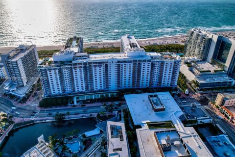 Condo in Miami Beach, Florida, 1 bedroom  № 1388018 - photo 27