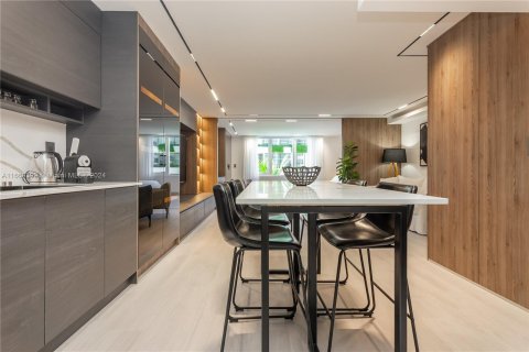 Condo in Miami Beach, Florida, 1 bedroom  № 1388018 - photo 18