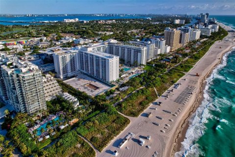 Condo in Miami Beach, Florida, 1 bedroom  № 1388018 - photo 28