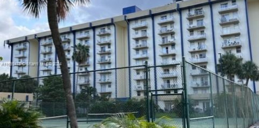 Condo in Miami, Florida, 1 bedroom  № 1388020