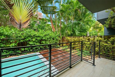 Townhouse in Miami, Florida 3 bedrooms, 205.78 sq.m. № 1232590 - photo 18