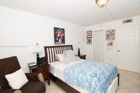 Condo in Sunrise, Florida, 1 bedroom  № 1232541 - photo 5