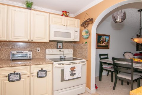 Condo in Sunrise, Florida, 1 bedroom  № 1232541 - photo 3