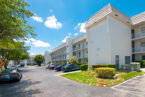 Condo in Sunrise, Florida, 1 bedroom  № 1232541 - photo 11