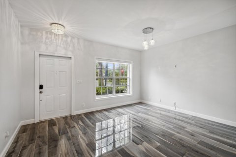 Снять в аренду таунхаус в Делрей-Бич, Флорида 2 спальни, 121.89м2, № 1050995 - фото 22