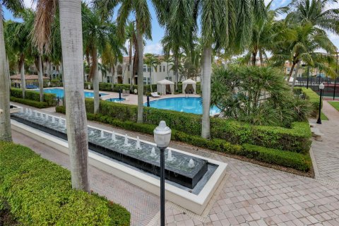 Condo in Sunrise, Florida, 3 bedrooms  № 1055006 - photo 11