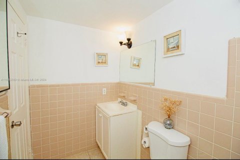 Condo in Miami Gardens, Florida, 1 bedroom  № 1309505 - photo 16